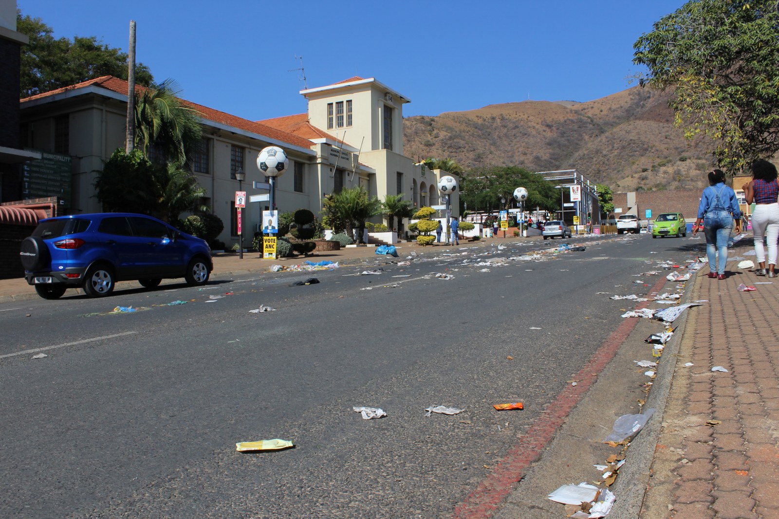 The streets of Umjindi plunged into chaos