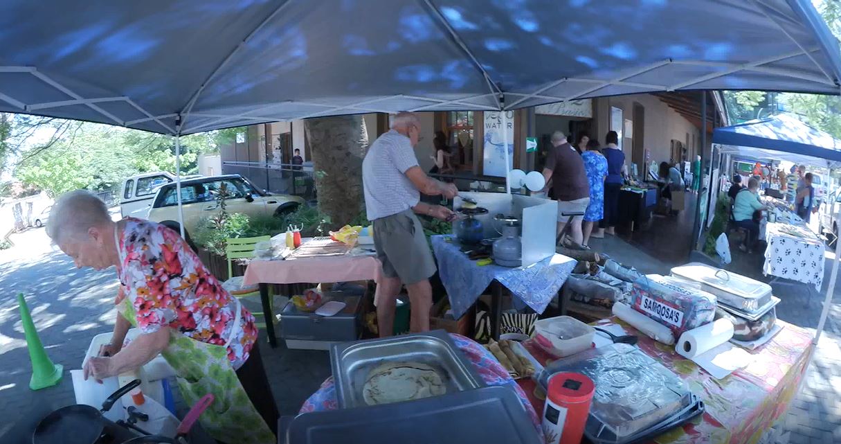 Straatmark by Greenstone Trading Post 'n miernes van bedrywigheid