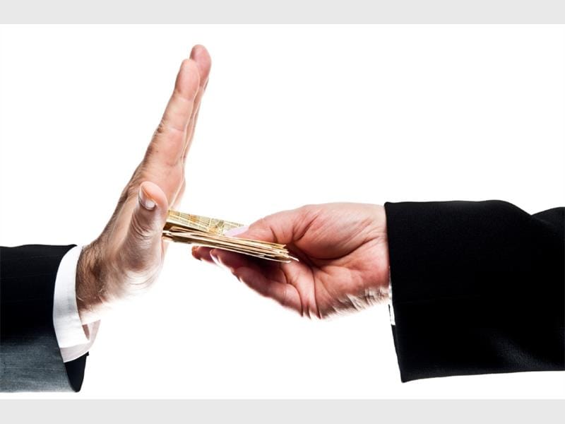 SARS Customs officers refuse bribe of US$30 000 post image